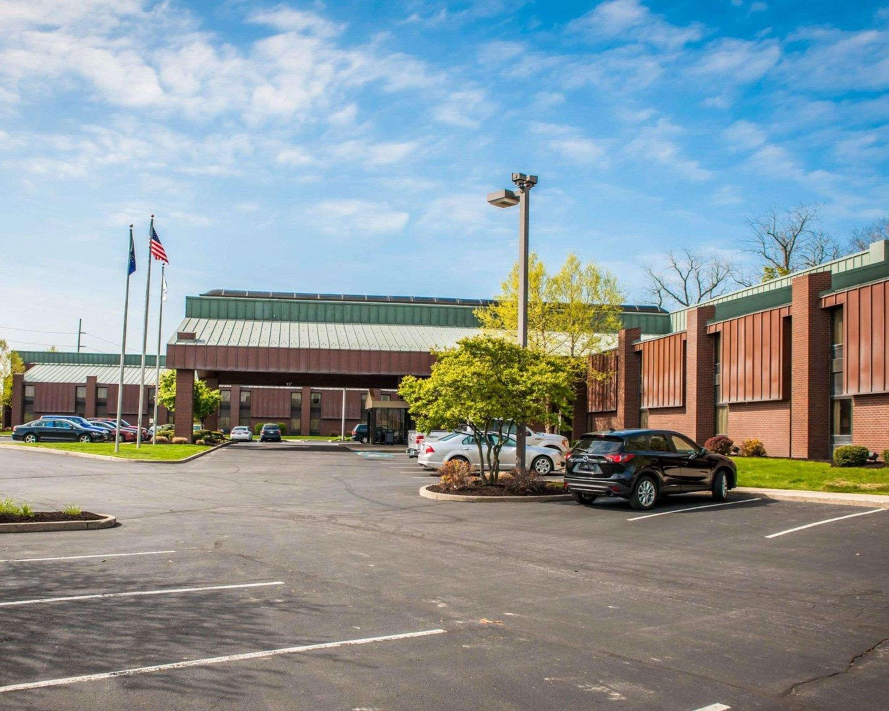 Vista Exterior Quality Inn Indy Castleton