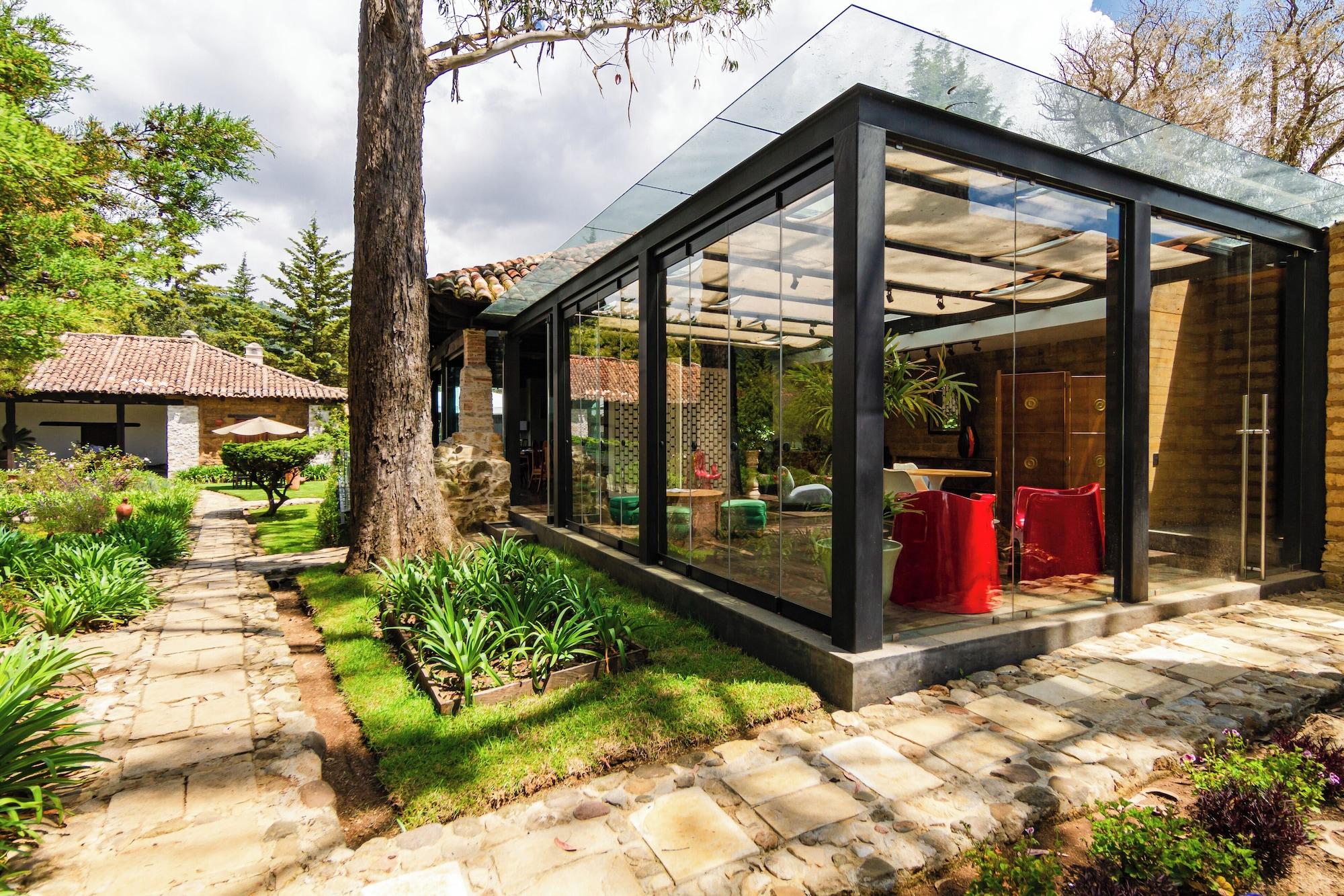 Restaurant UVENCE GARDEN HOTEL