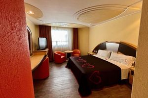 Alojamiento - Hot Plaza Camarones | Love Hotel | Solo Adultos