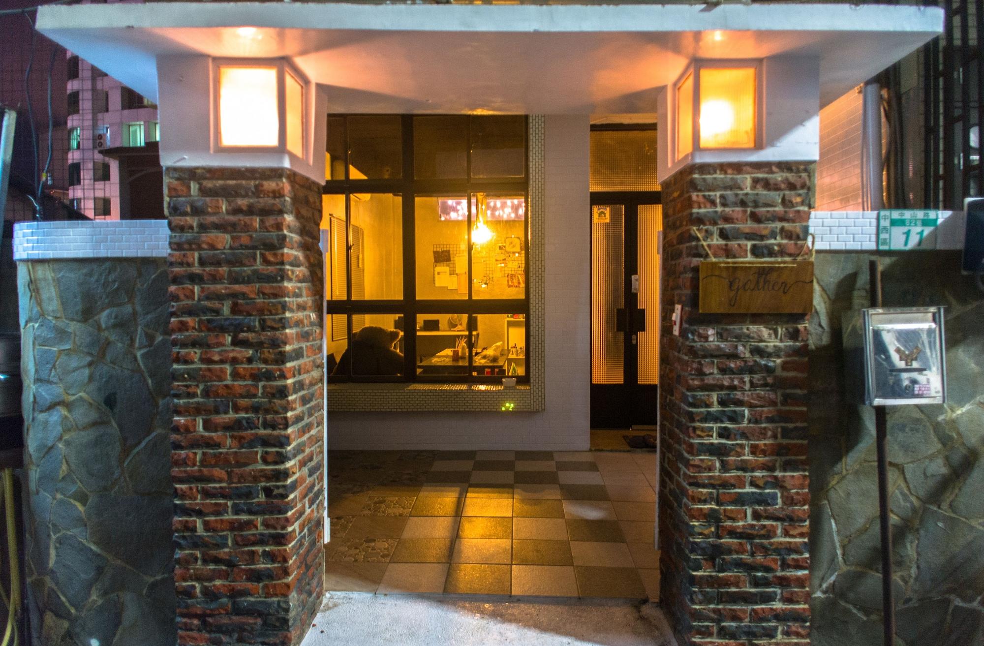 Vista Exterior Gather - Hostel