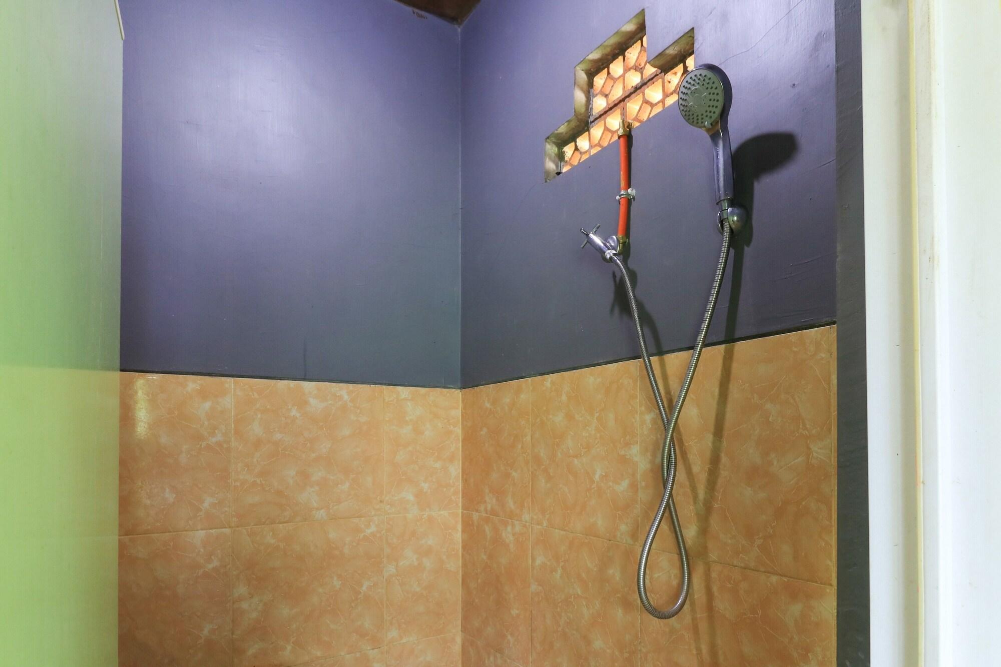 Equipamiento de Habitación Penginapan Villa Surya Alam