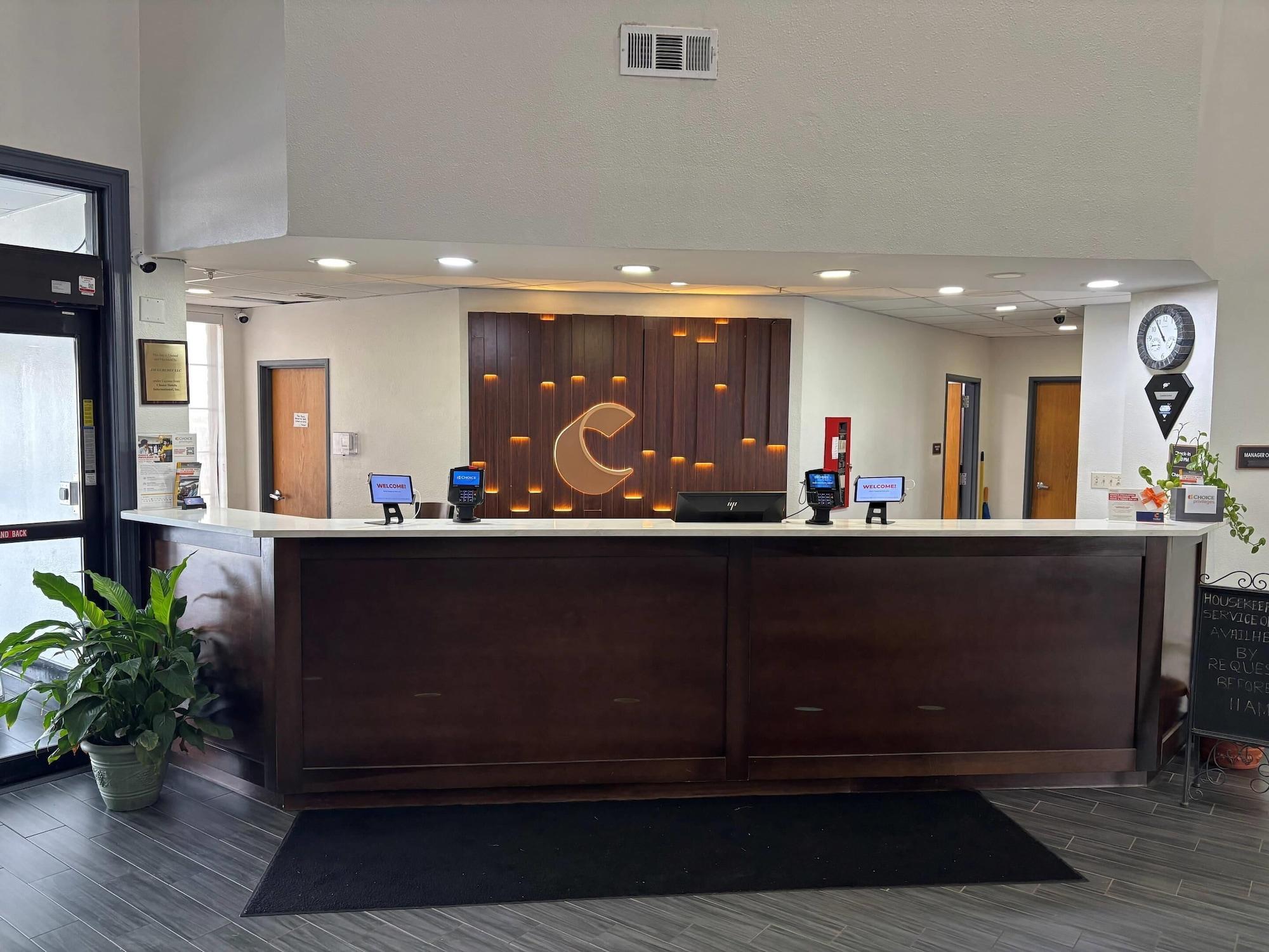 Vista Lobby Comfort Suites Hattiesburg near University