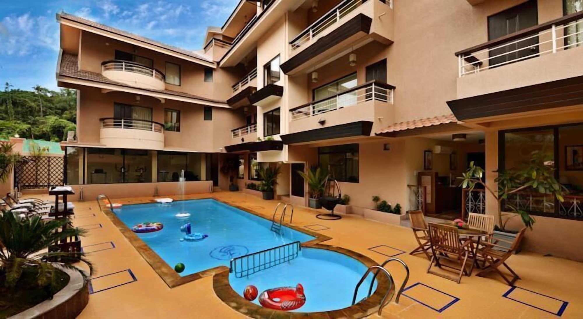 Vista Piscina La Sunila Suites & Villas by WSI
