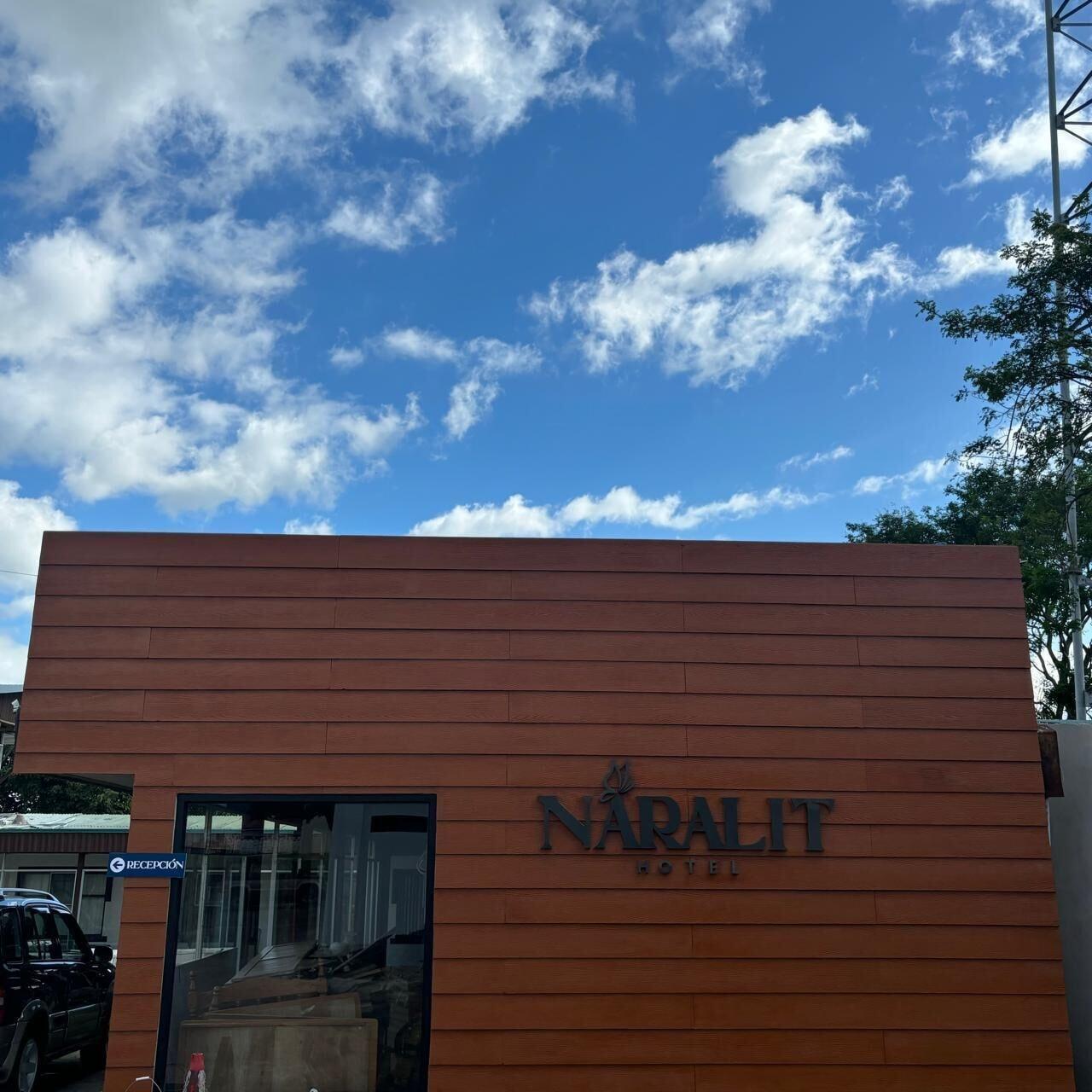 Varios Hotel Naralit