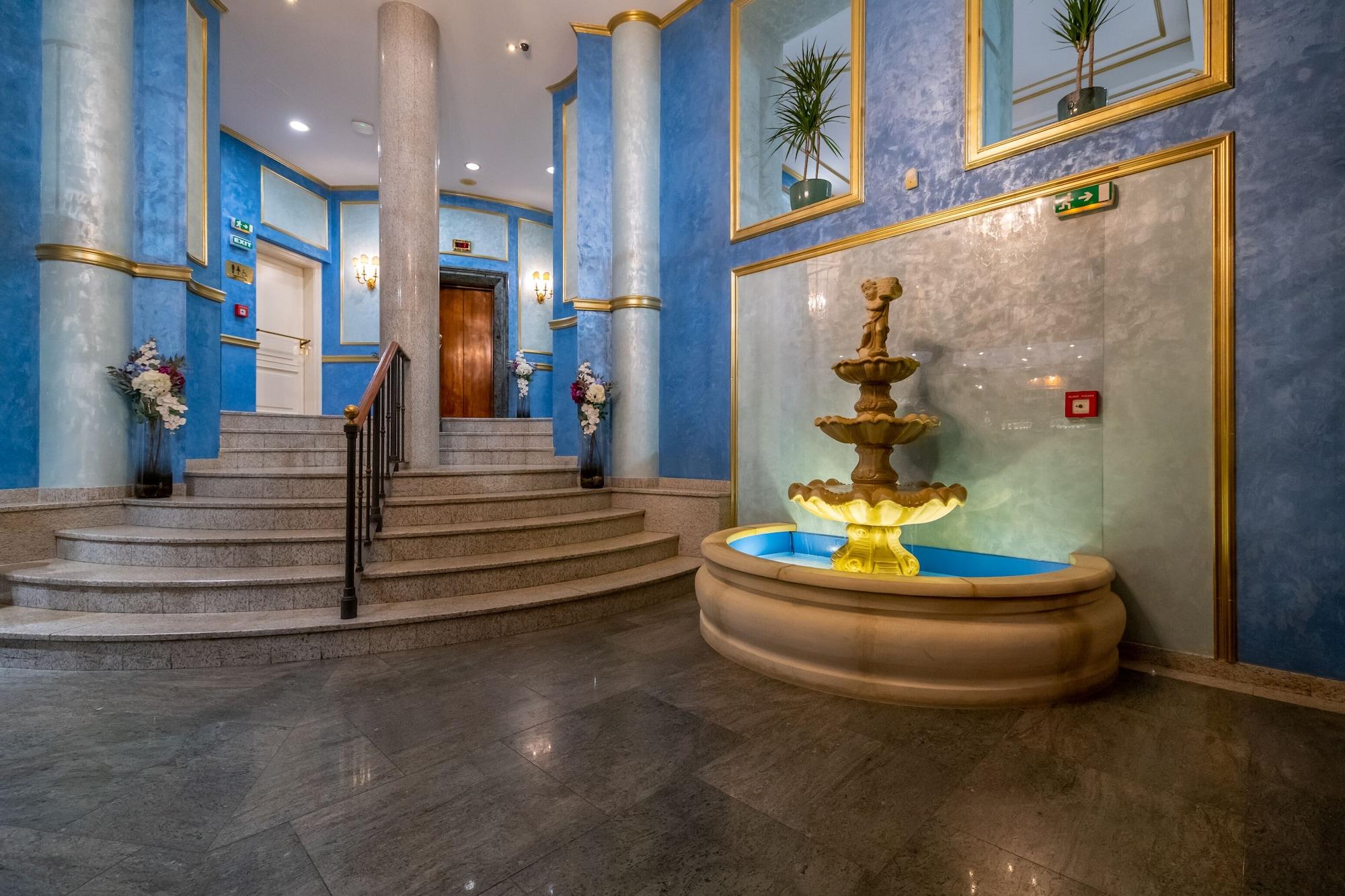 Vista Lobby Hotel Kinsky Fountain