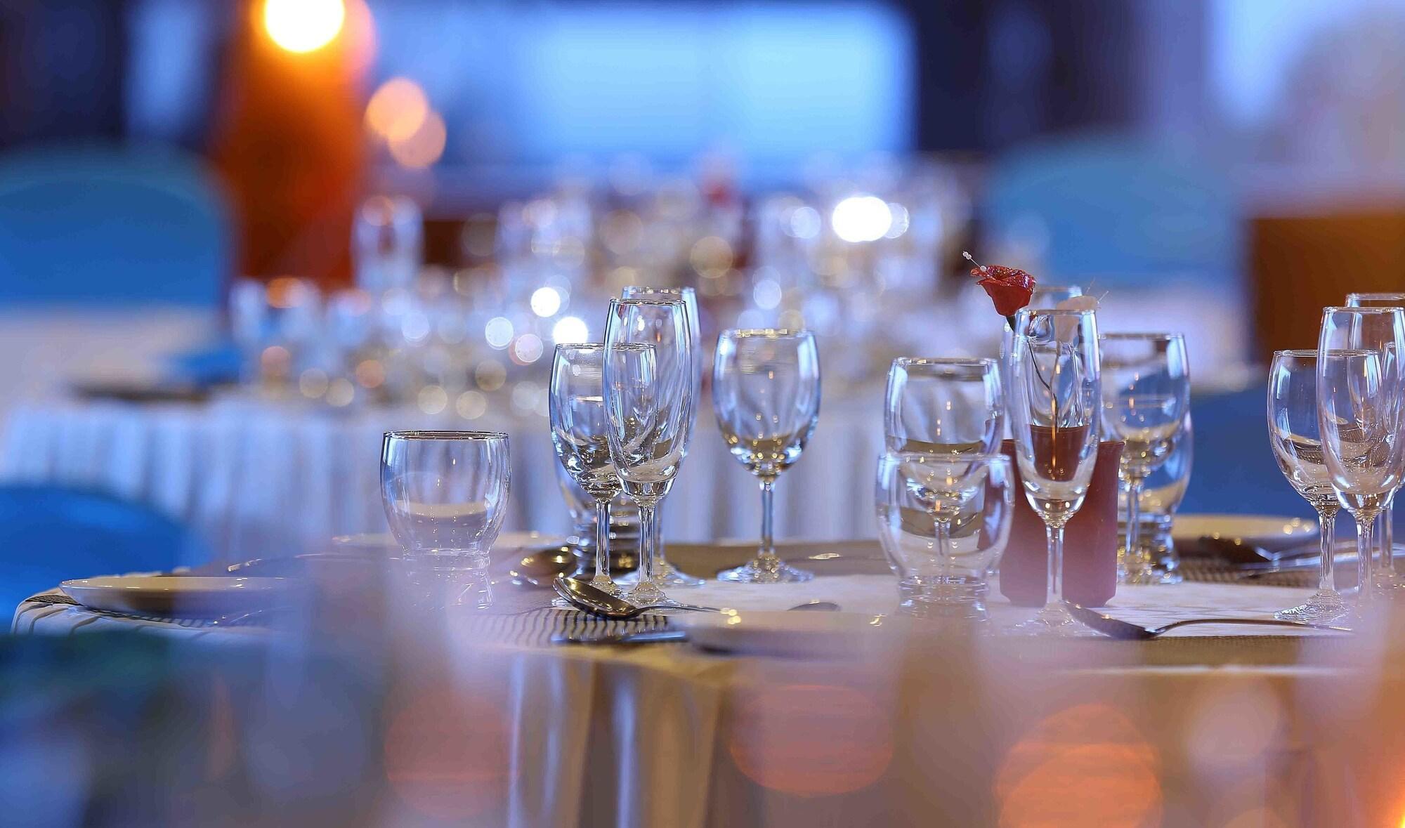 Restaurant Uday Suites Garden Hotel