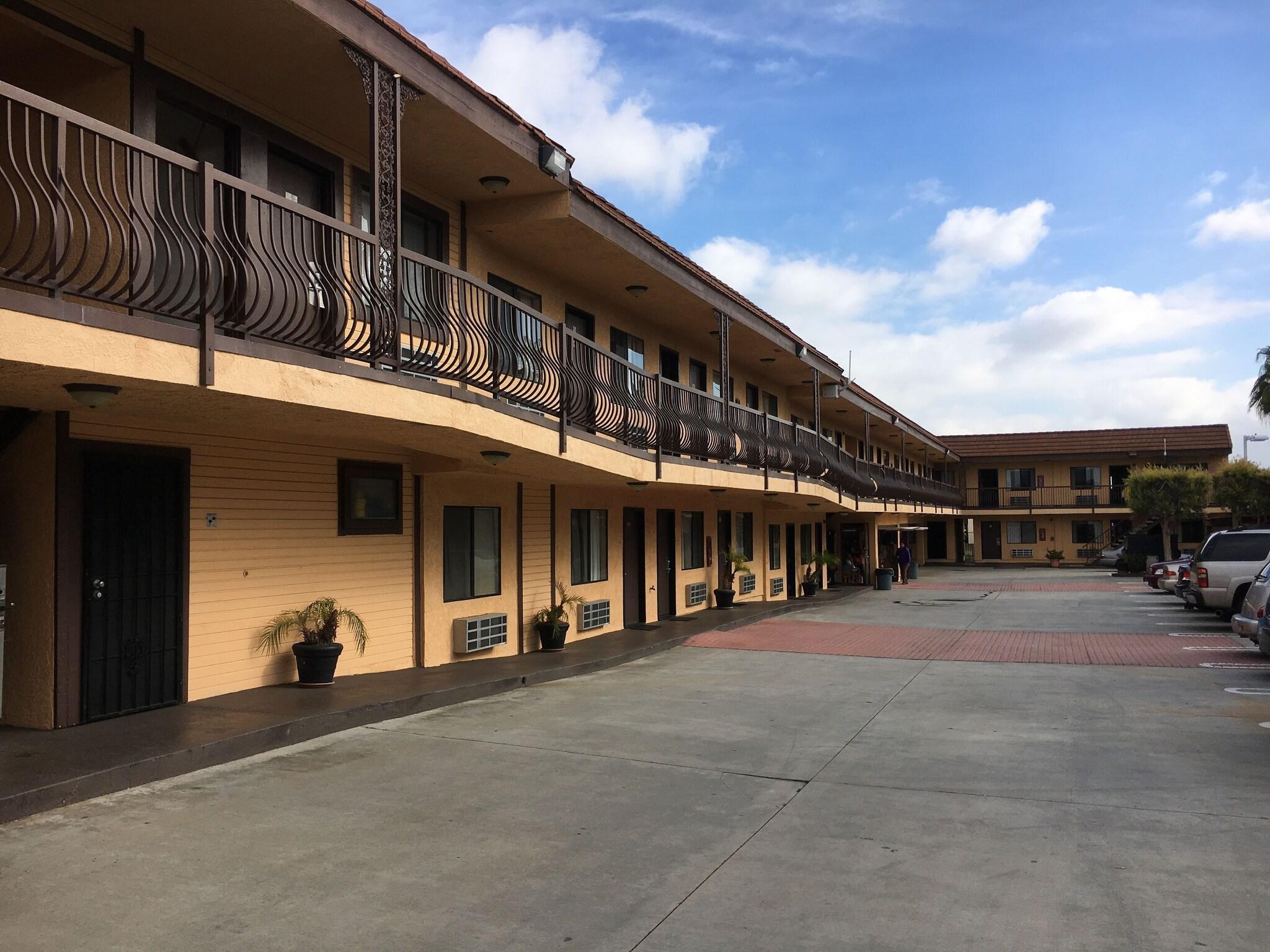 Vista Exterior Del Amo Inn