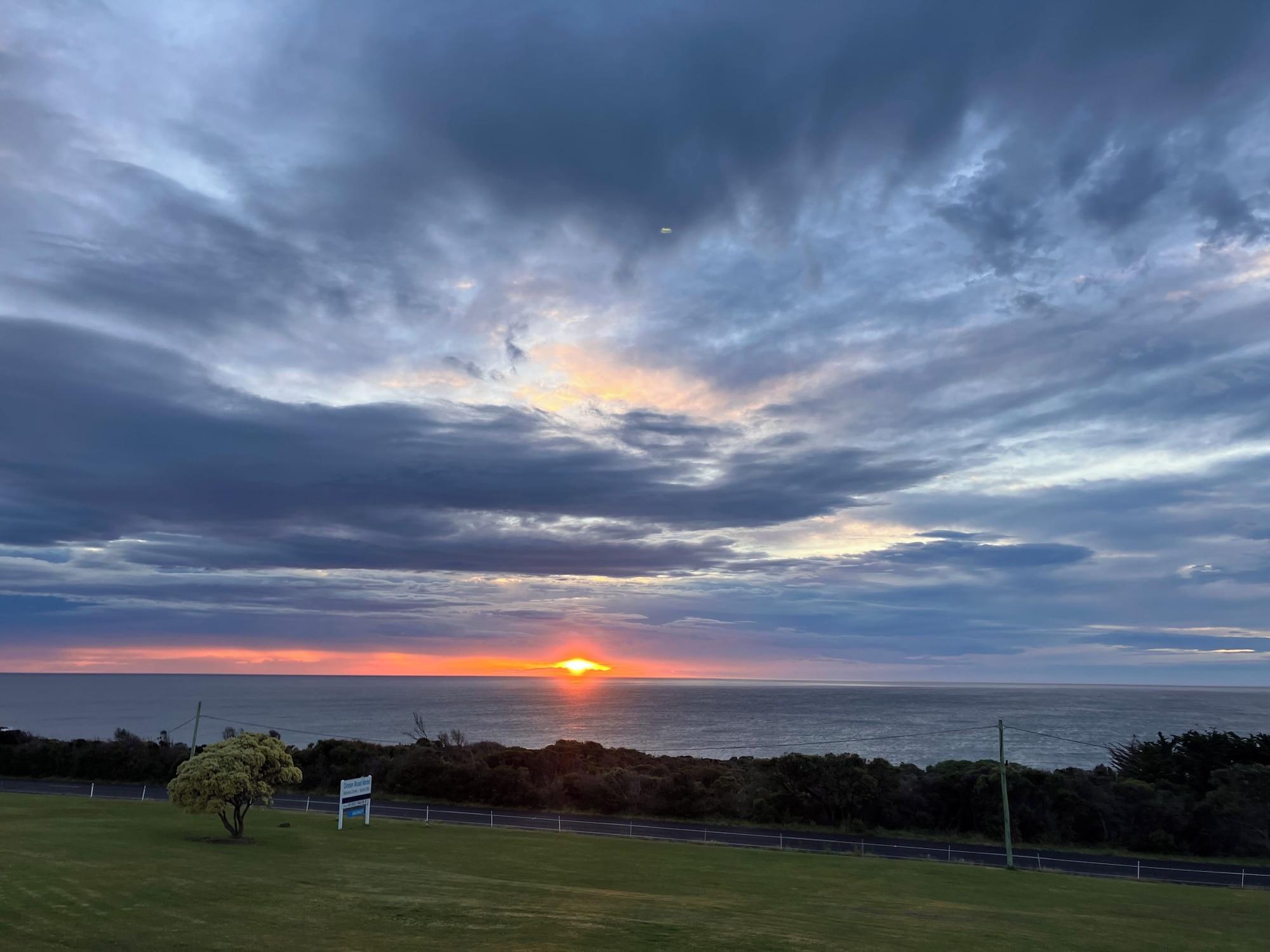 Varios 61 OCEAN ROAD MOTEL