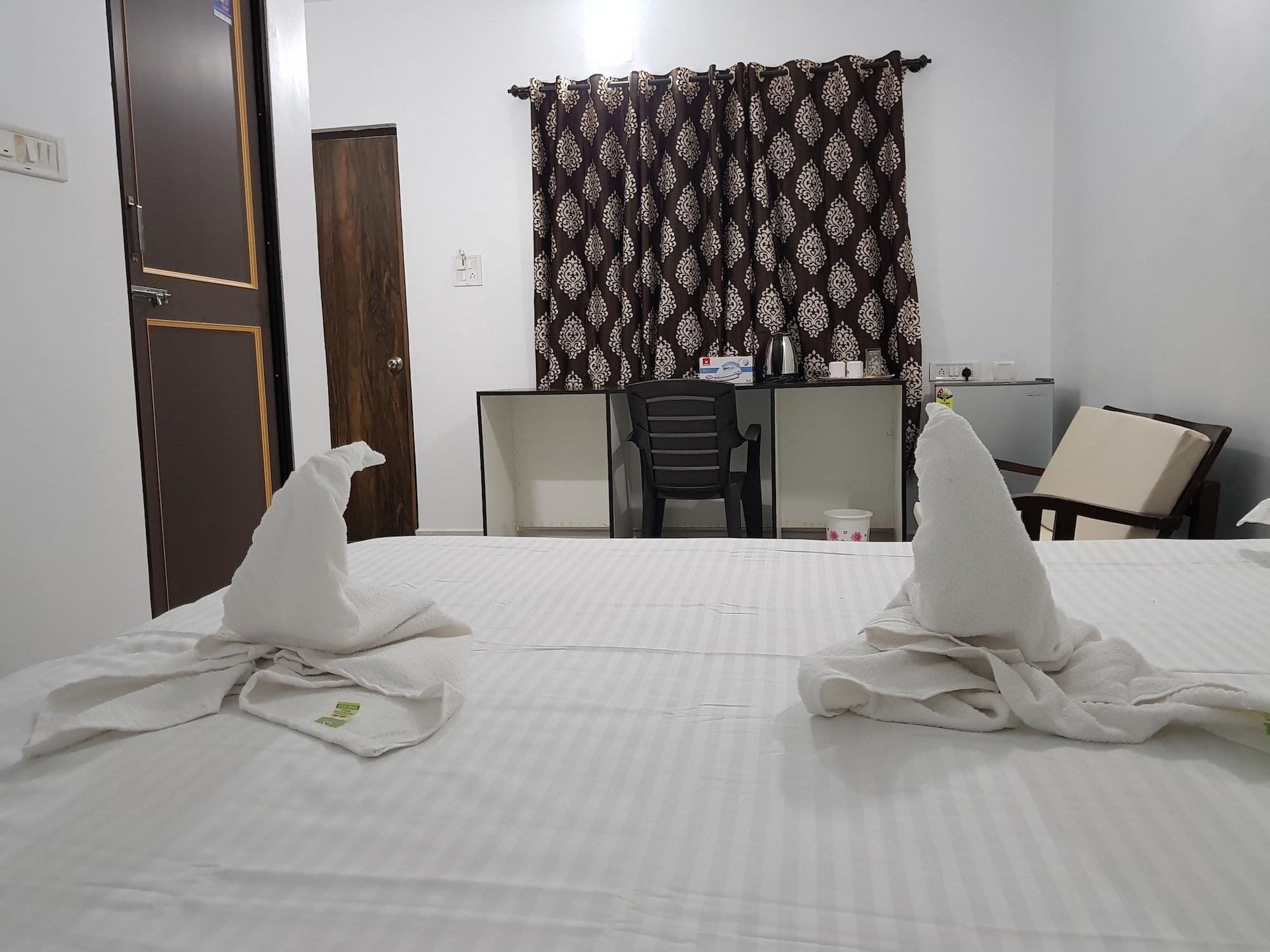 Varios Travelholic Luxury