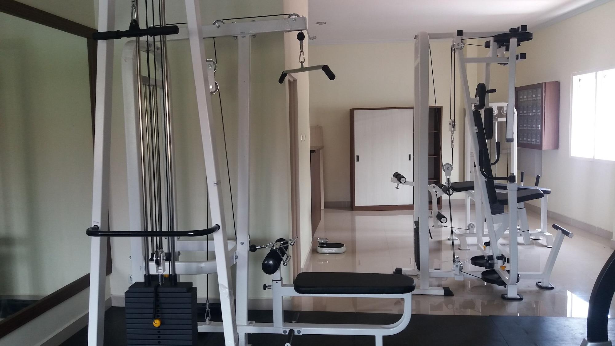 Gimnasio Avon's Residence