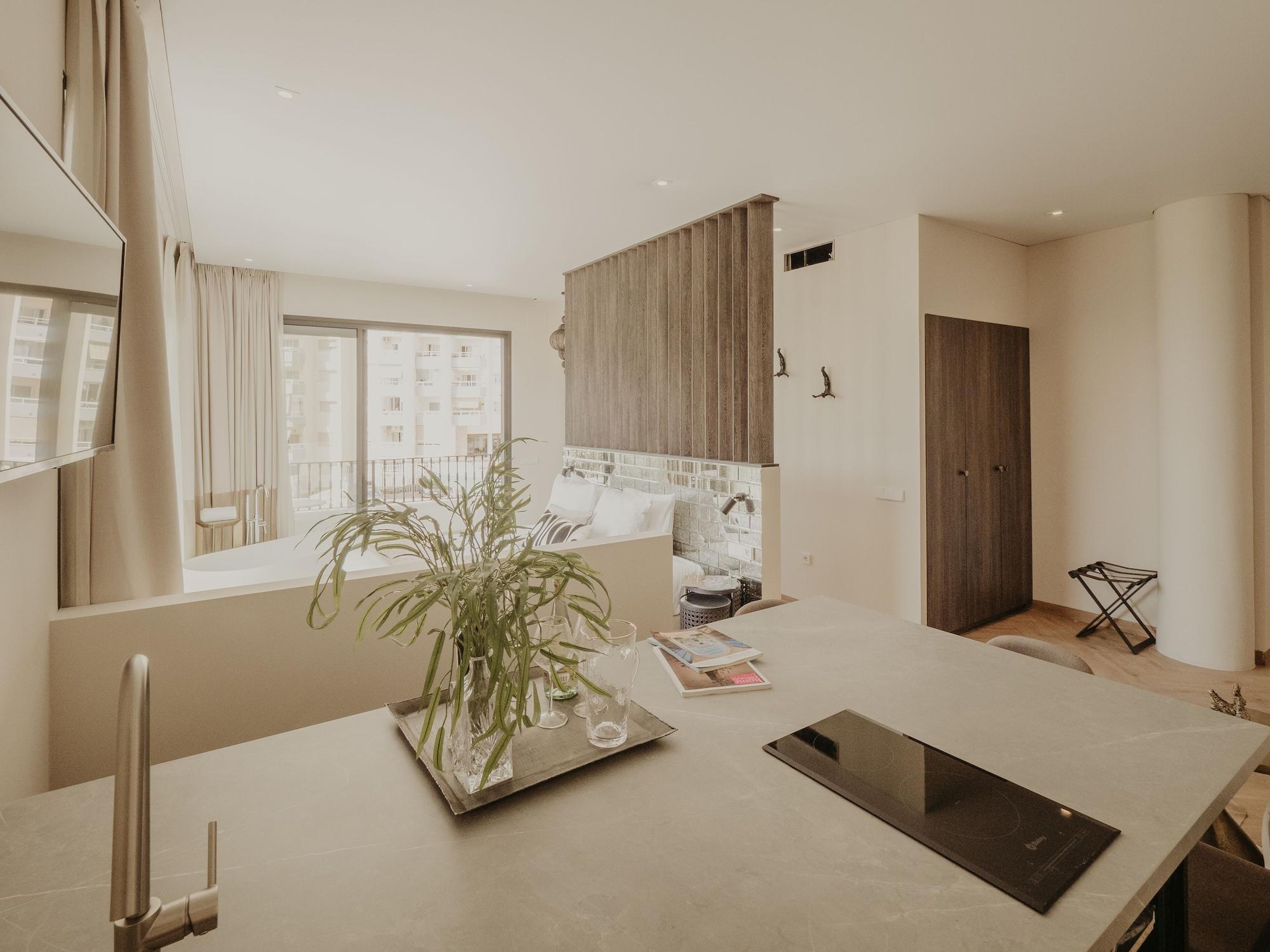 Equipamiento de Habitación Comfy Studios