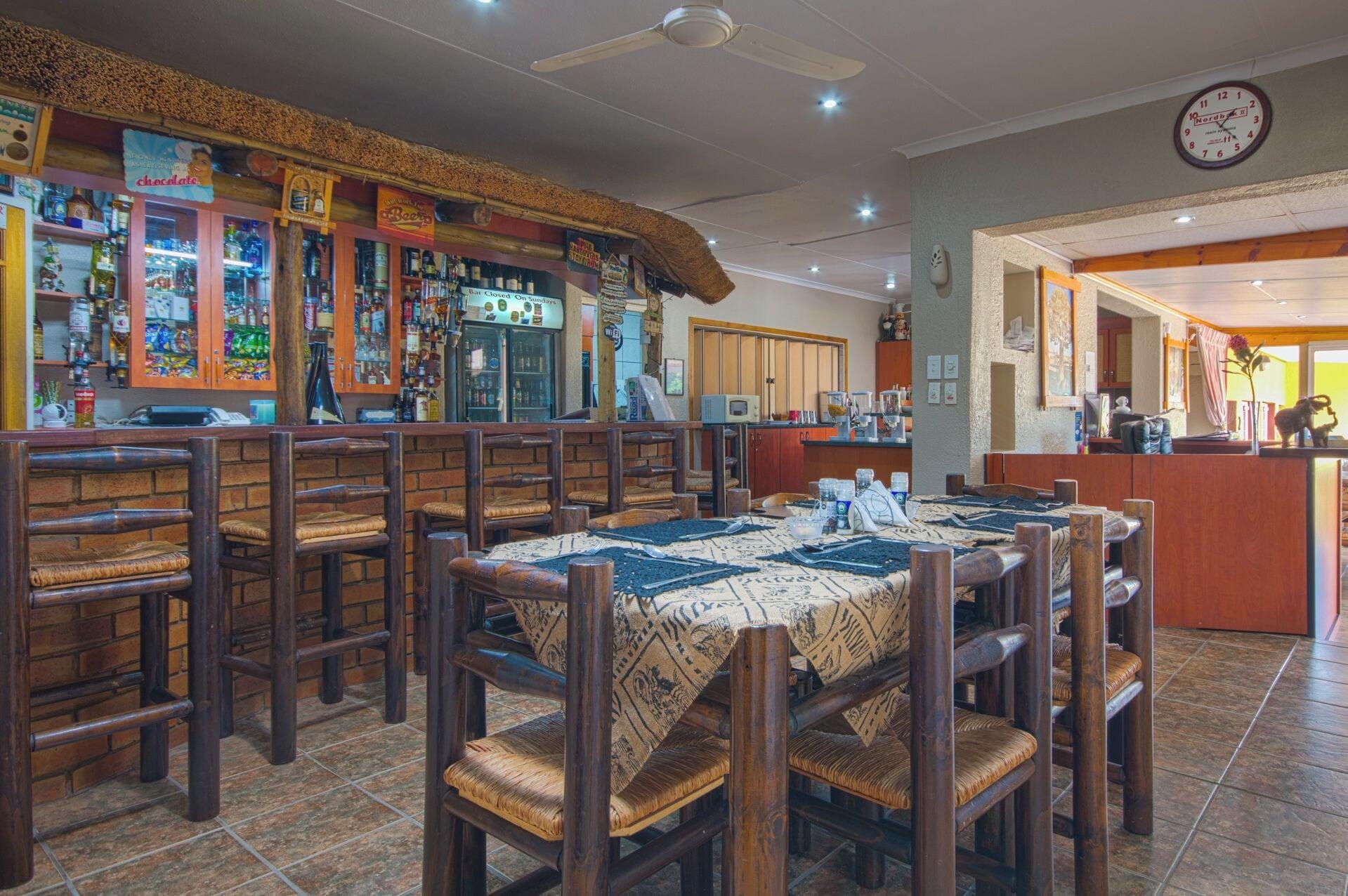 Bar/Salón Marle' Lodge Bed & Breakfast