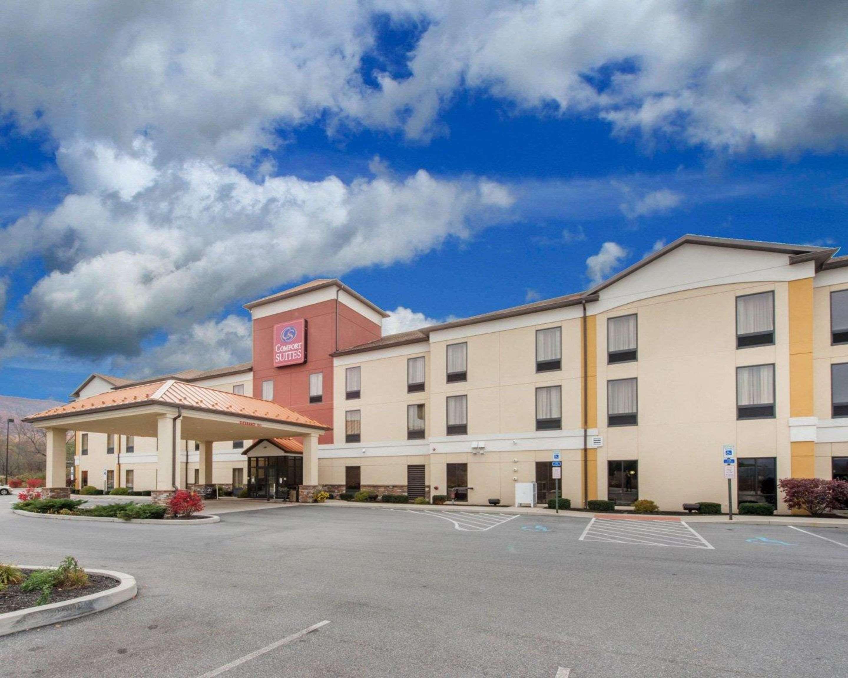 Vista Exterior Comfort Suites Altoona Area