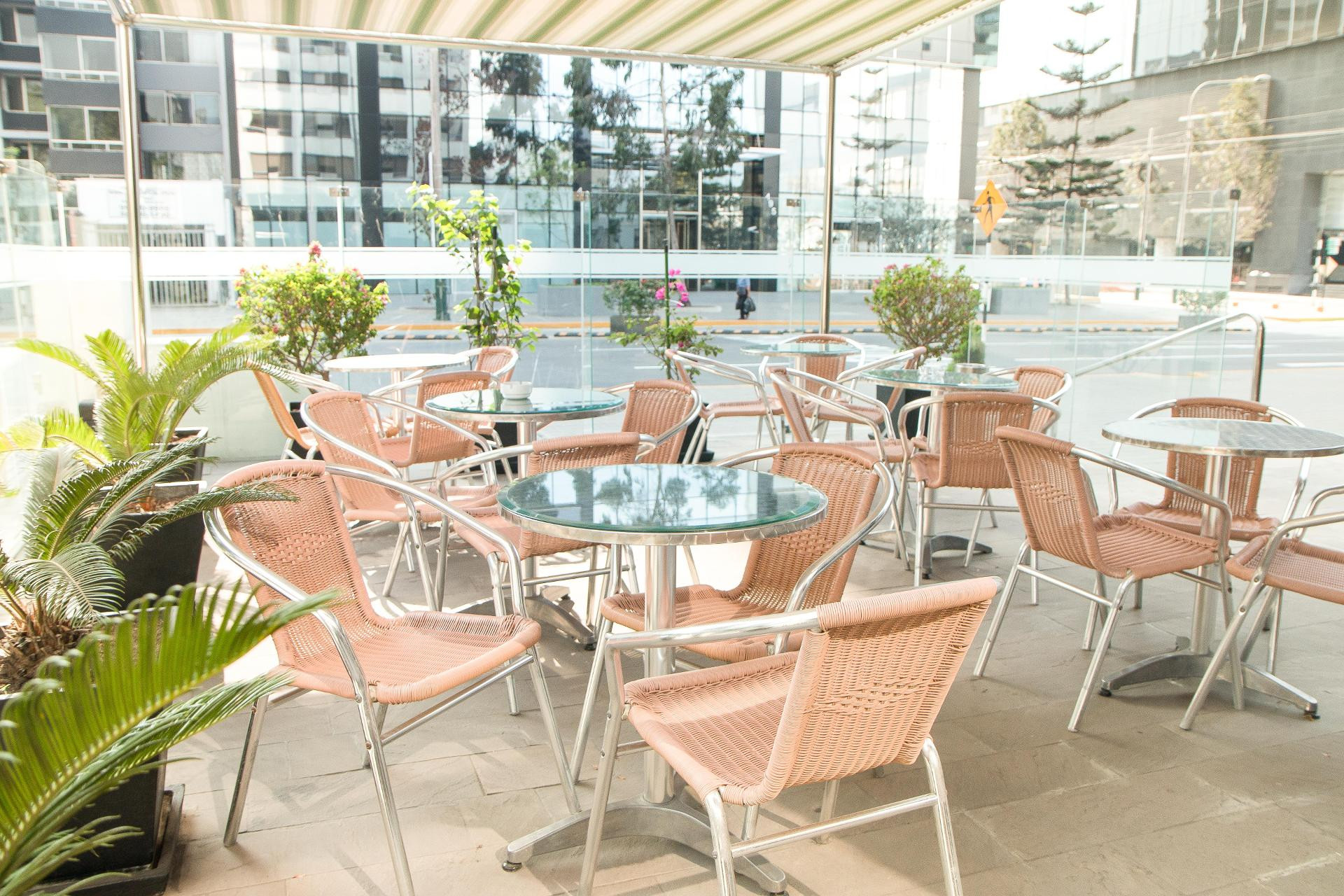 Vista Lobby Garden Hotel