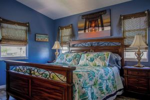 Alquiler Vacacional - Private waterfront retreat with pool & 40 foot dock