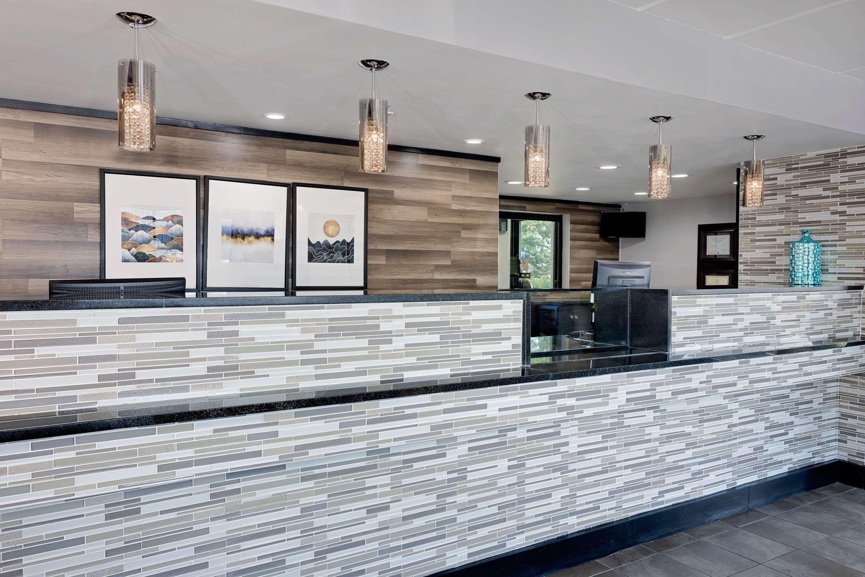 Vista Lobby Travelodge by Wyndham College Park