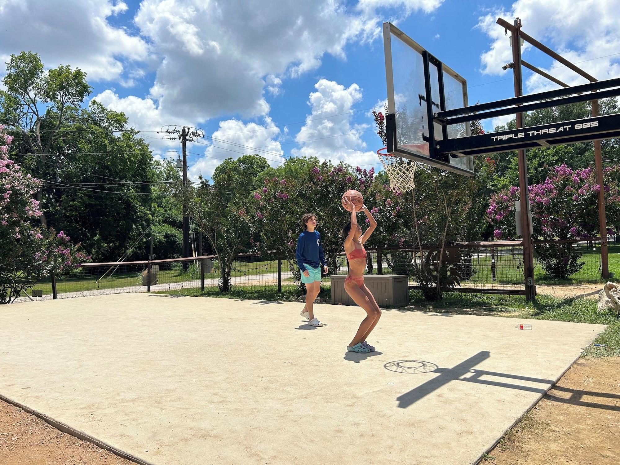 Instalaciones Recreativas Geronimo Creek Retreat