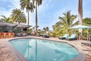 Alquiler Vacacional - 8 Mi to Las Olas Beach: Canal-front Oasis w/ Pool!
