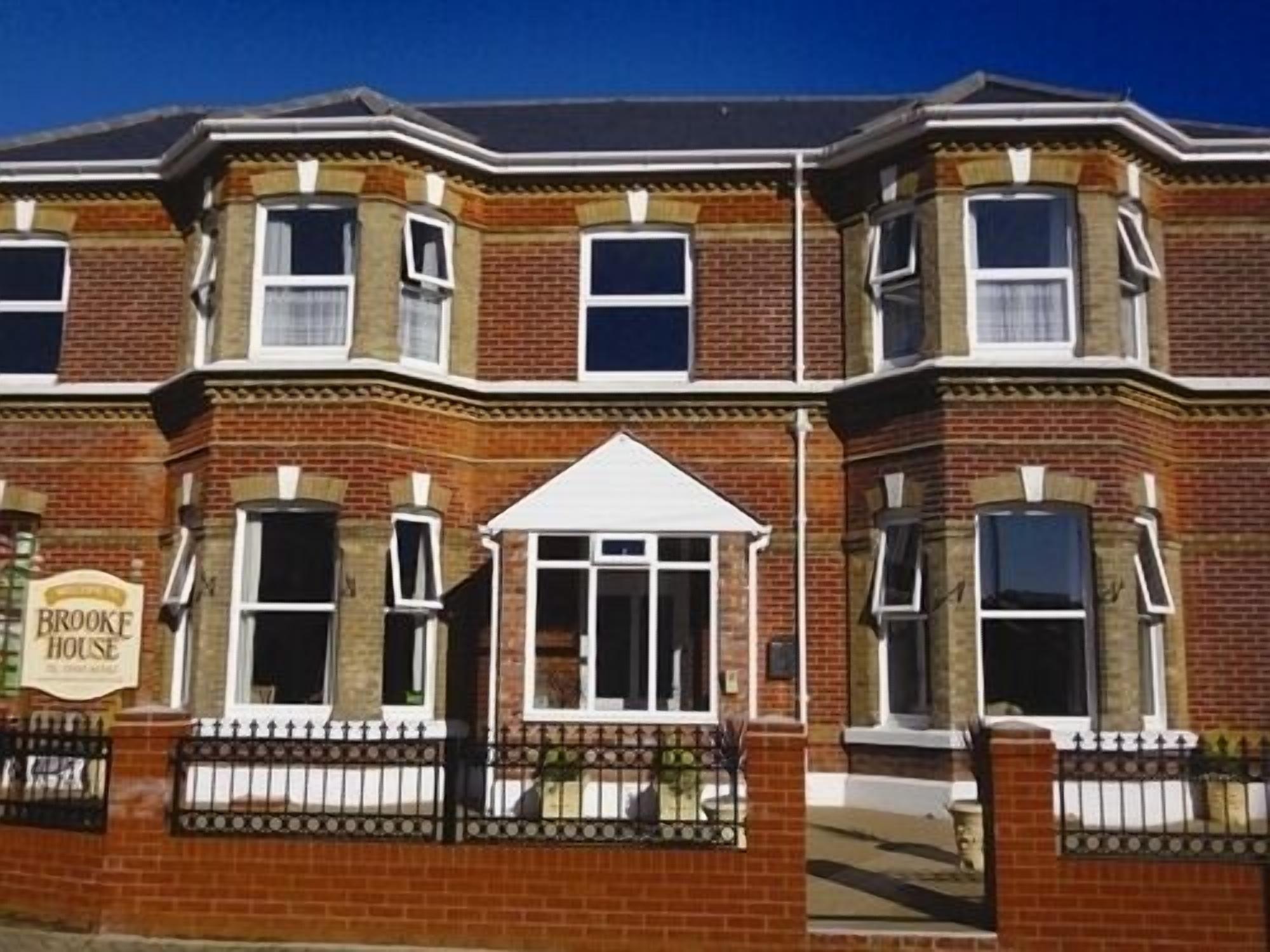 Varios Brooke House