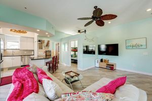 Alquiler Temporario - Colorful Townhome, Steps to Clearwater Beach!