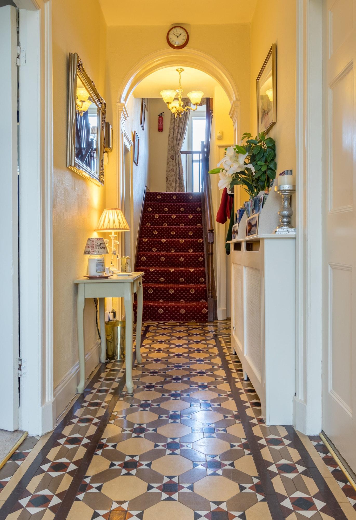 Vista Lobby The Hill