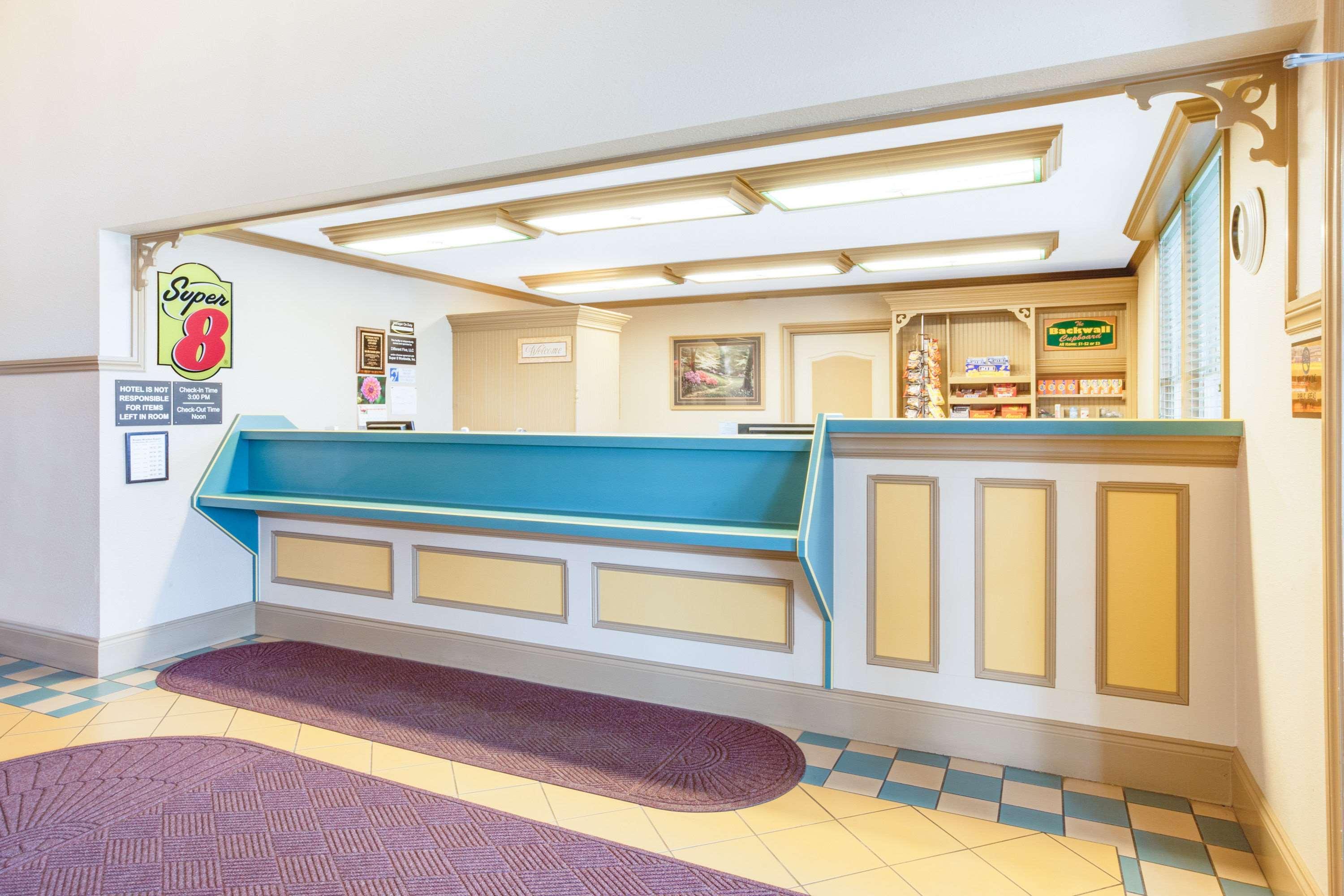 Vista Lobby Super 8 by Wyndham Brooklyn
