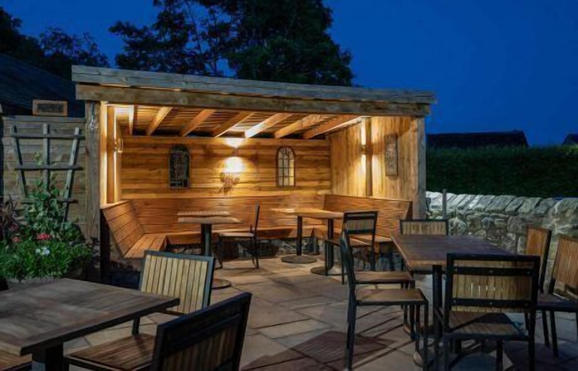 Vista Exterior The Oaks Hotel