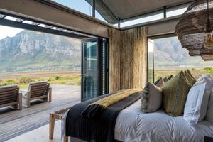 Alquiler Vacacional - An exclusive retreat on the water's edge in a 160-hectare Fynbos wilderness.