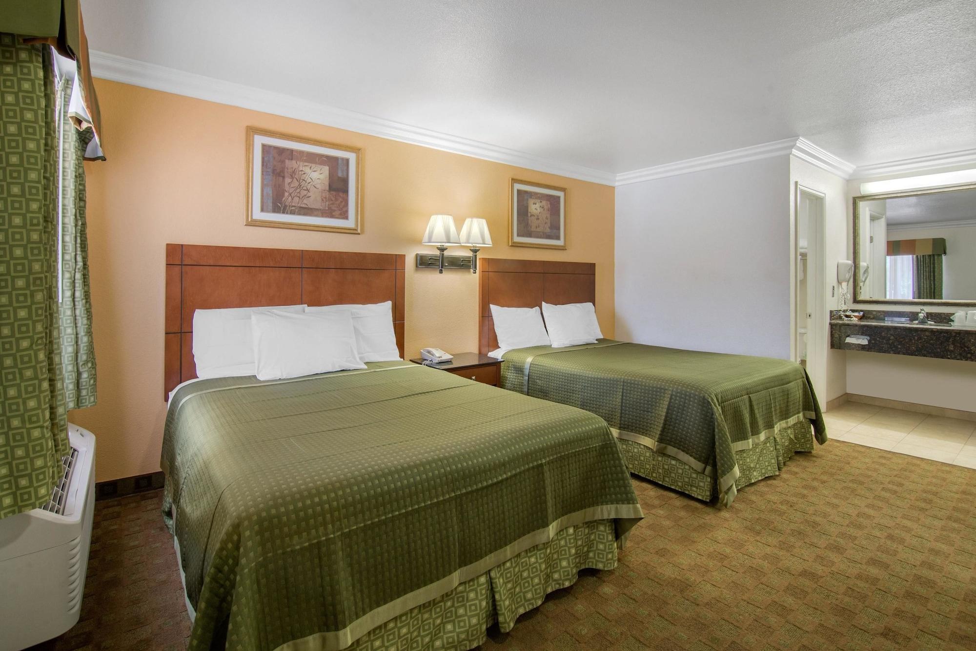 Varios Rodeway Inn Adelanto US 395