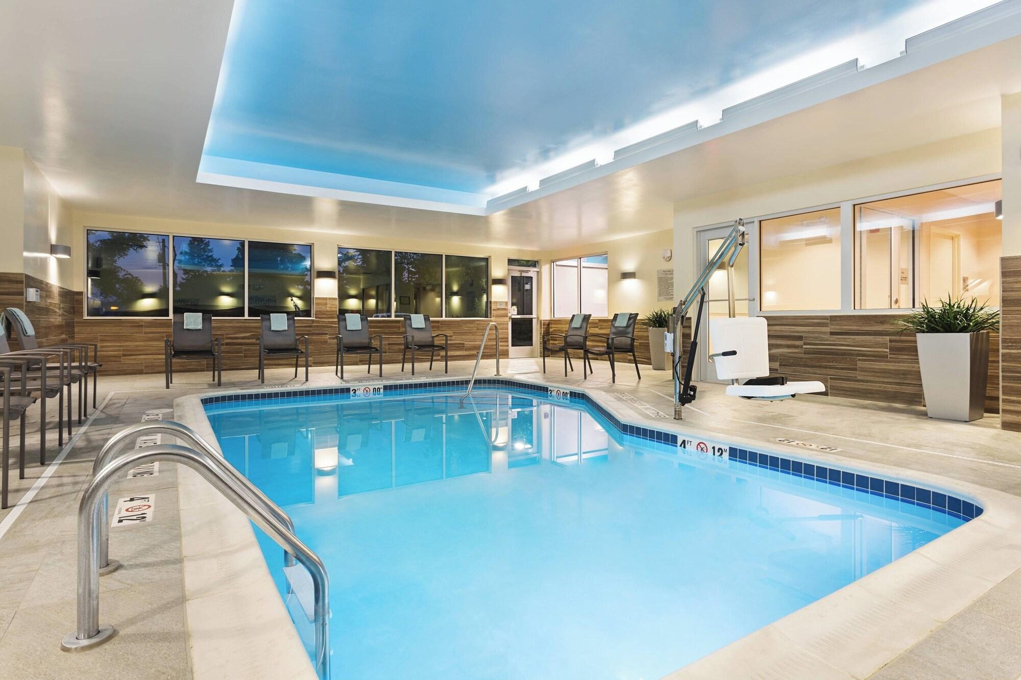 Vista Piscina Fairfield Inn and Suites by Marriott Belle Vernon