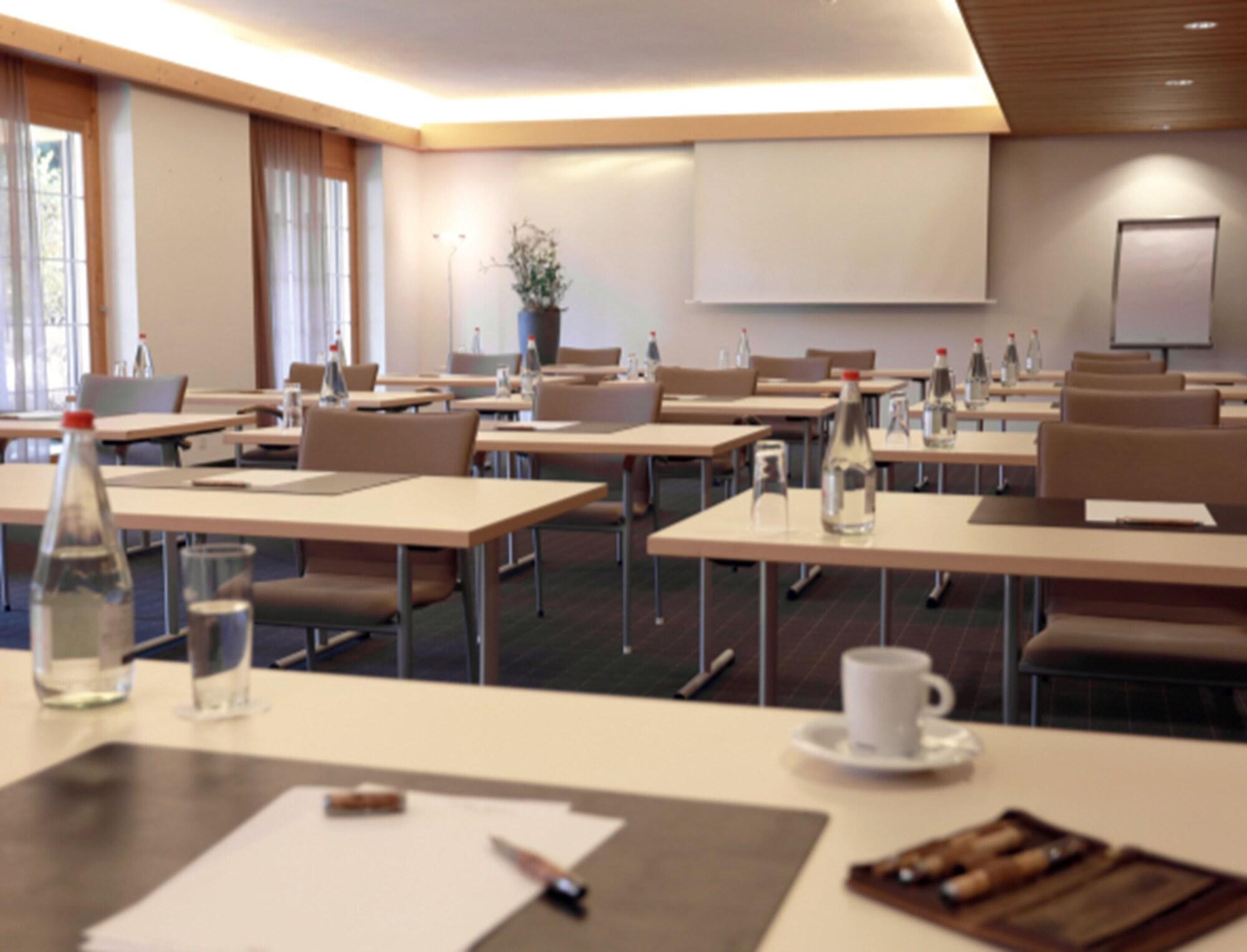 Sala de Reuniones Adula Hotel