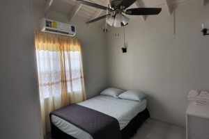 Alquiler Vacacional - Charming 2-bedroom apartment in New Castle with WiFi, AC and full laundry