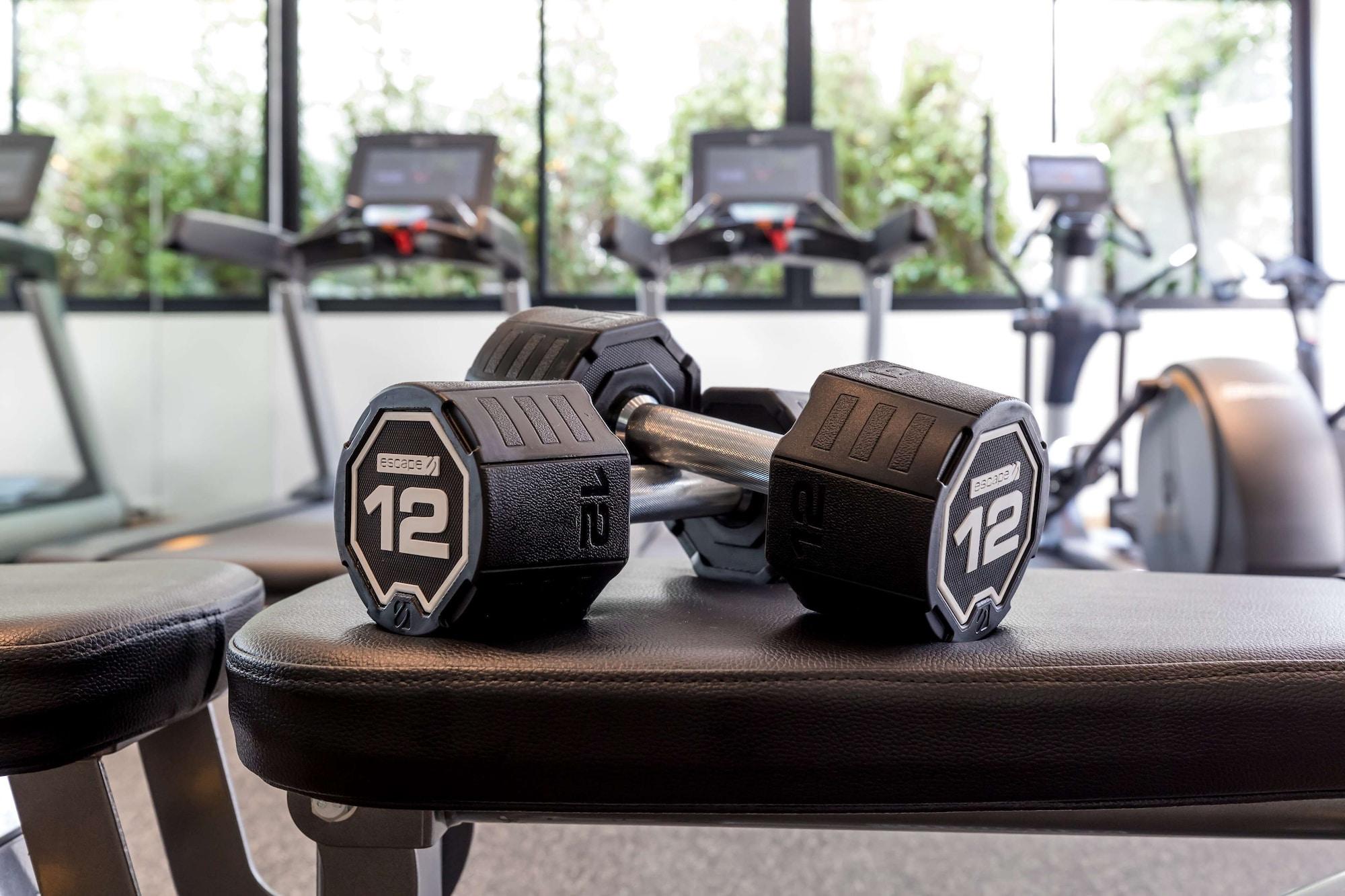 Gimnasio OUTRIGGER Surin Beach Resort