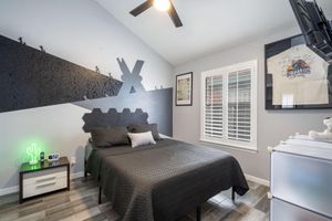 Alquiler Vacacional - LUXURY EL PASO THEMED HOME W/ FUTURISTIC SHOWERS