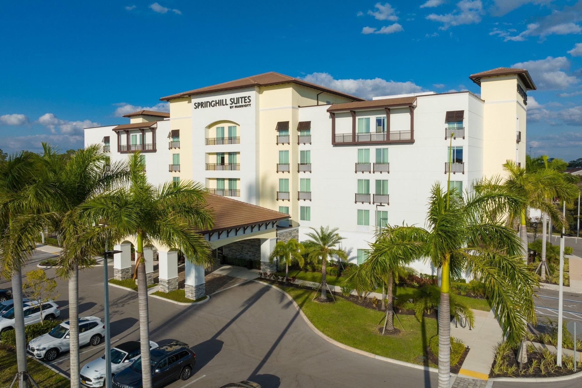 Vista Exterior SpringHill Suites by Marriott Fort Myers Estero
