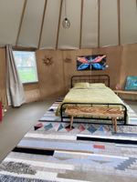 Alquiler Vacacional - Riverfront Yurt w/ Hot Tub Near Hot Springs, Hiking & Kayaking