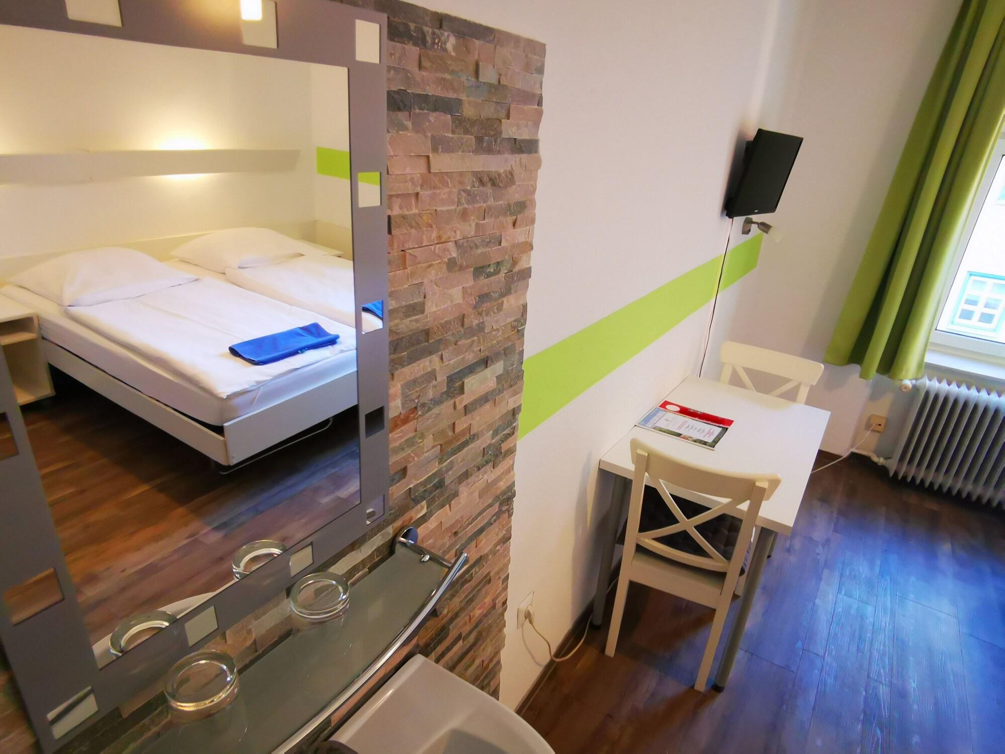 Varios City Hostel