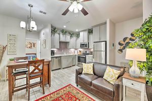 Alquiler Vacacional - Quiet Edinburg Apartment: Close to Attractions!