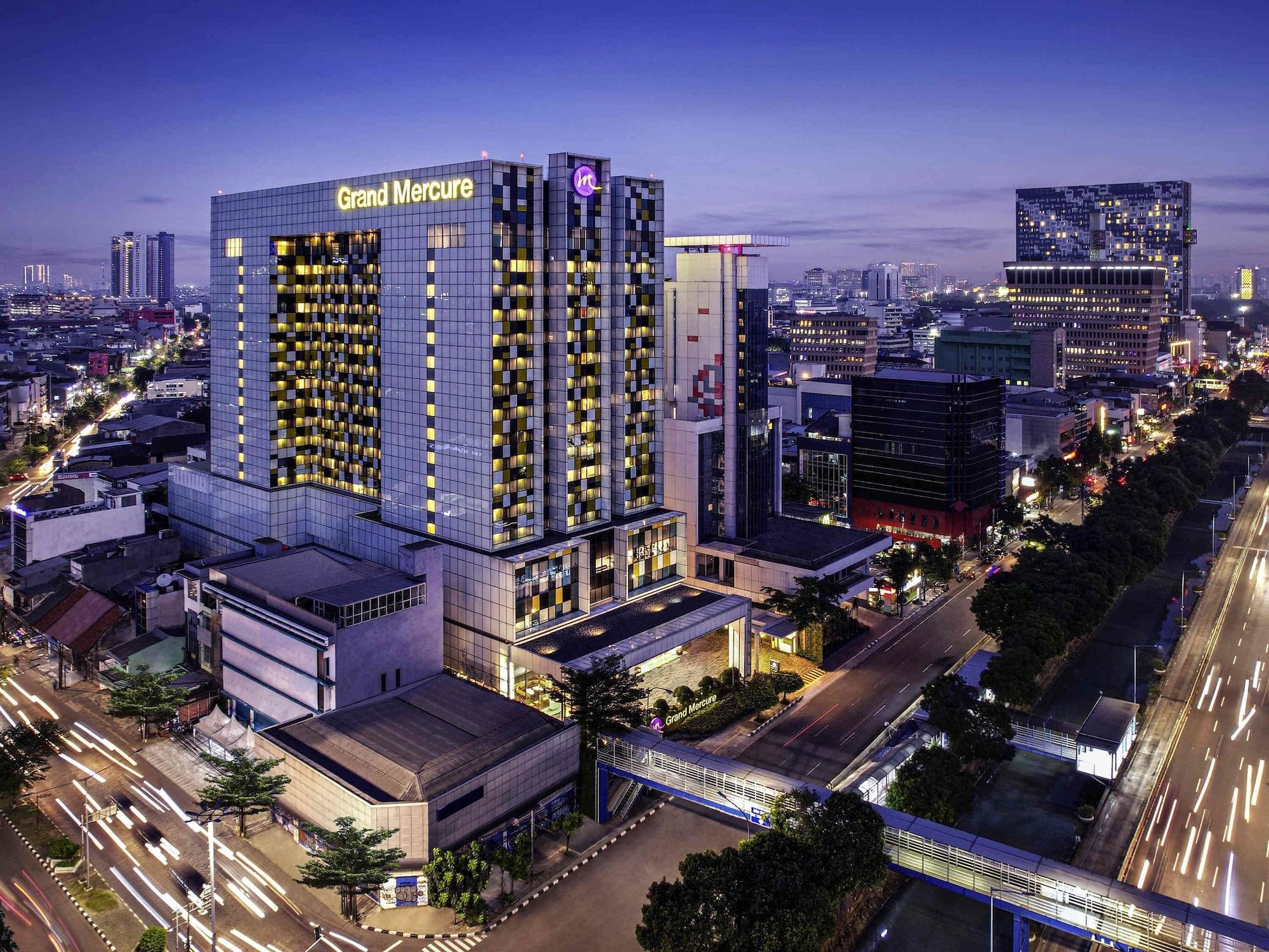 Vista Exterior Grand Mercure Jakarta Harmoni