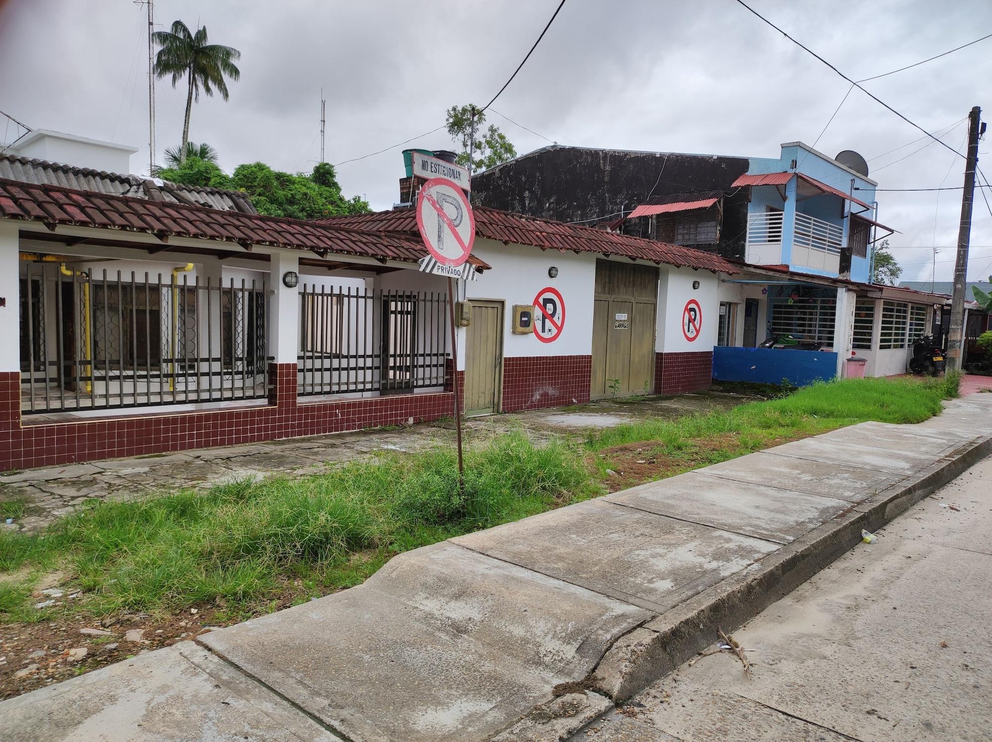 Vista Exterior Leticias Guest House