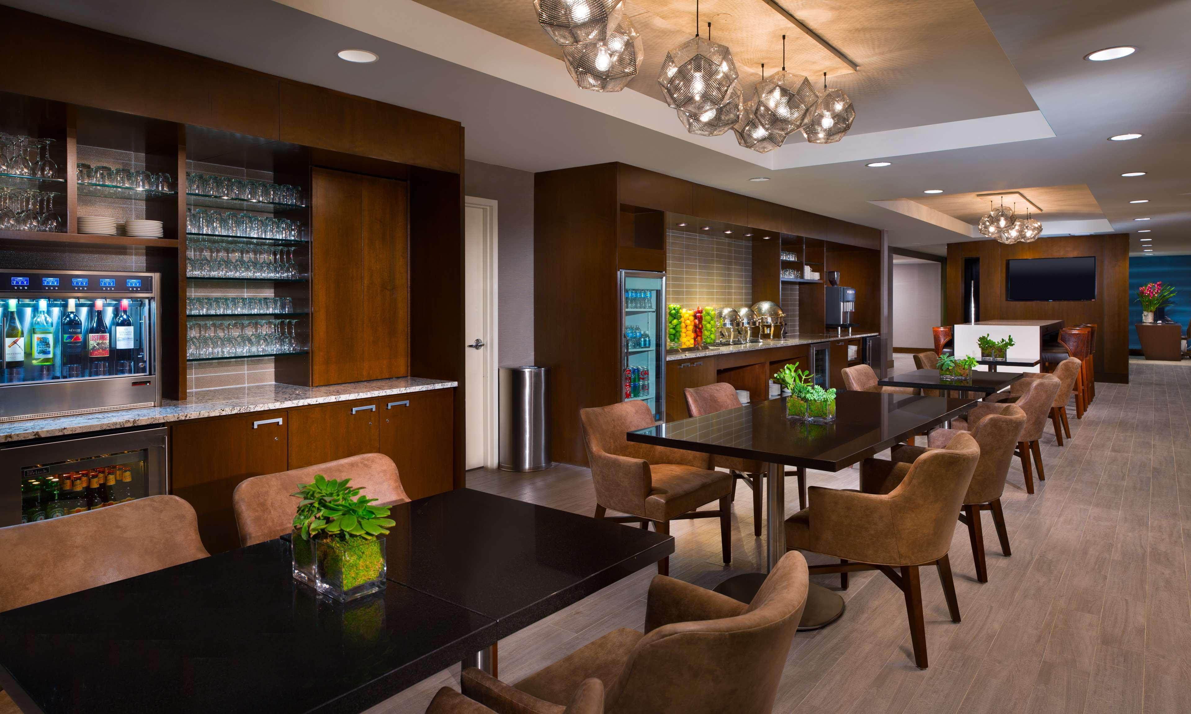 Vista Lobby Hilton Austin