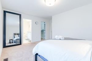 Alquiler Vacacional - Modern 4 BR Detached House in Paris, Brant