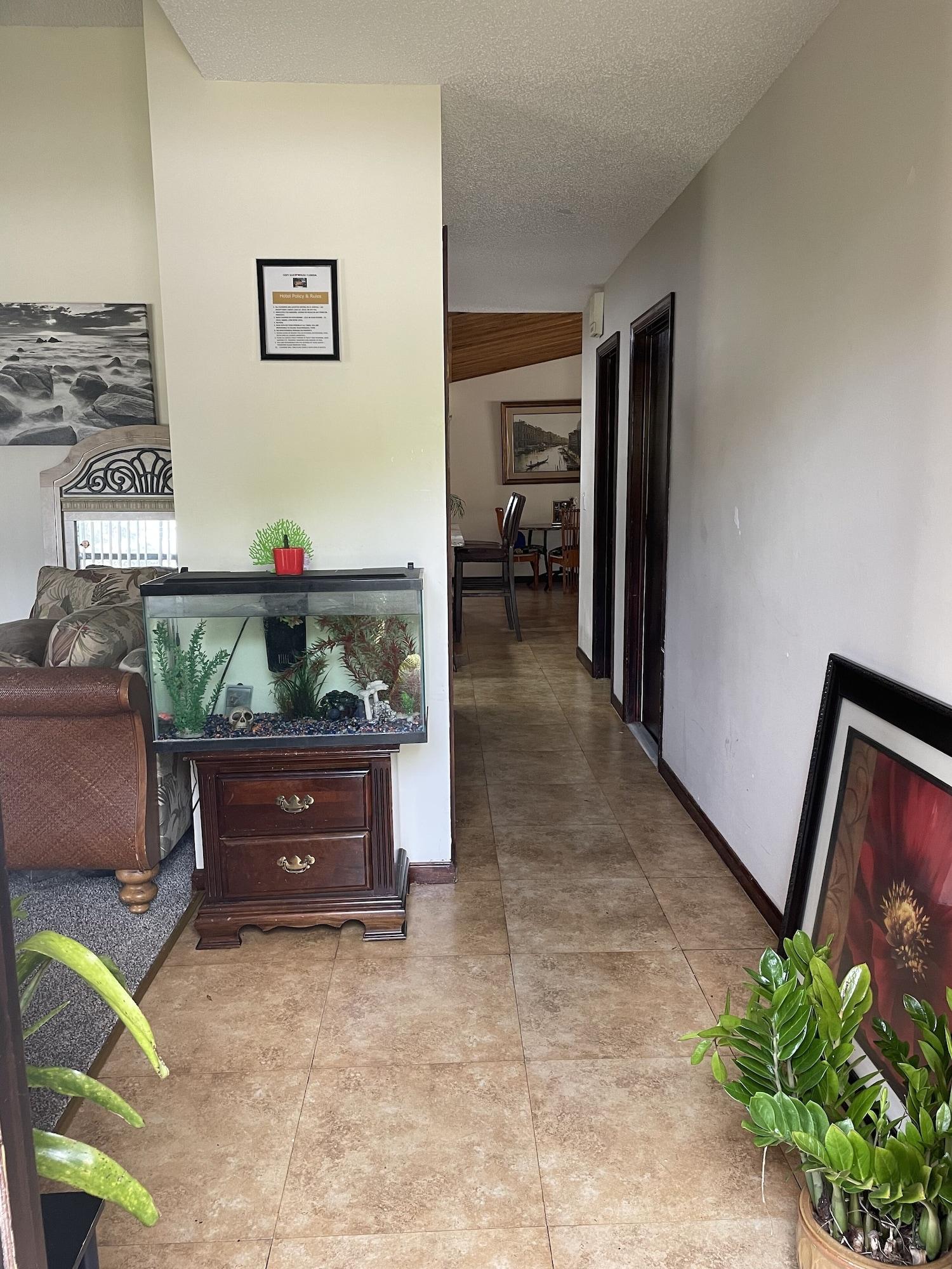 Vista Lobby Cozy Guest House Florida Tamarac