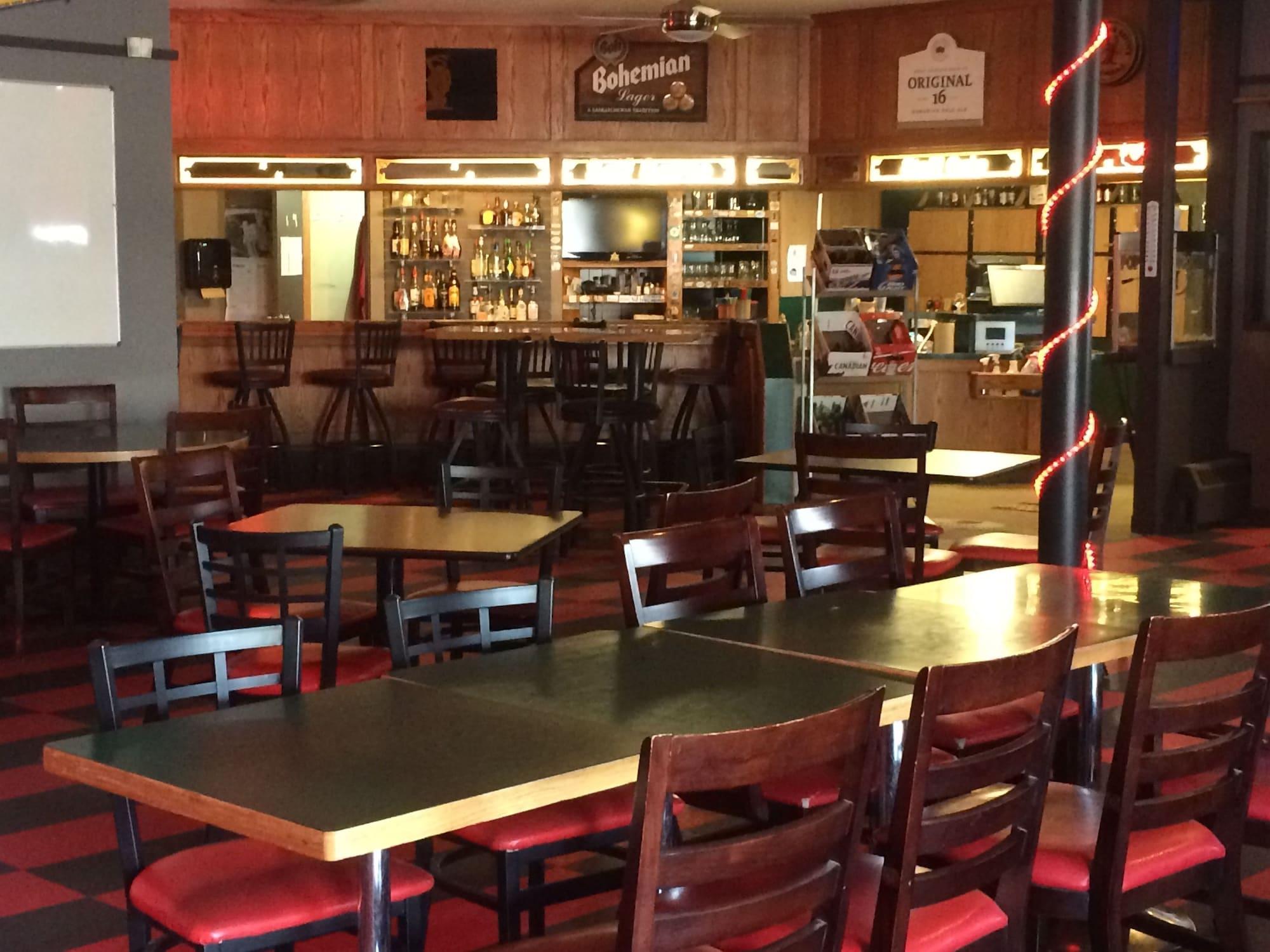Bar/Salón Esterhazy Motor Hotel