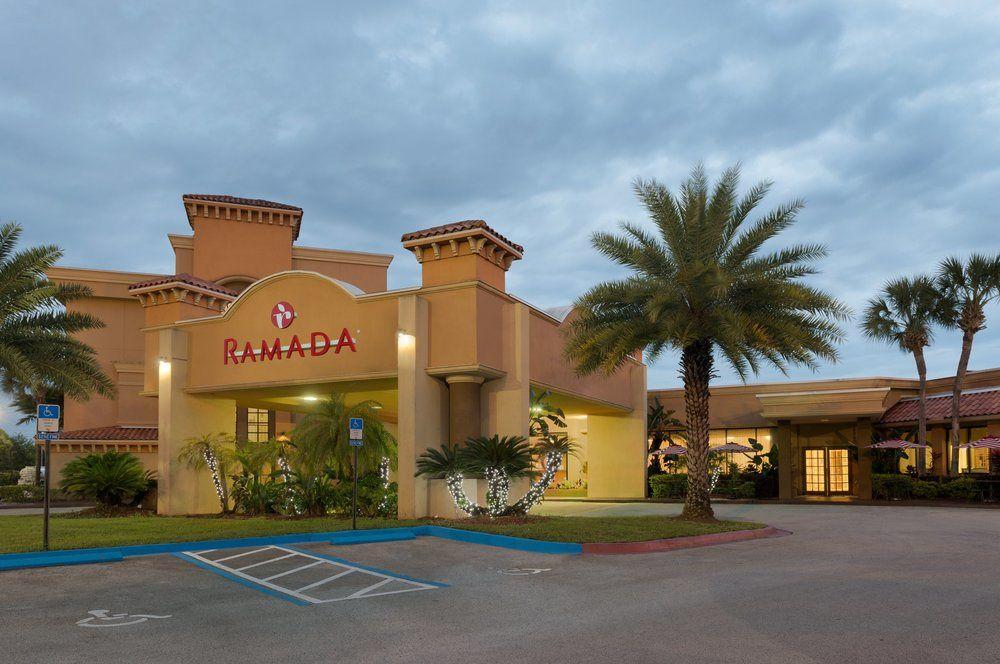 Varios Ramada Jacksonville / Baymeadows Hotel & Conference Center