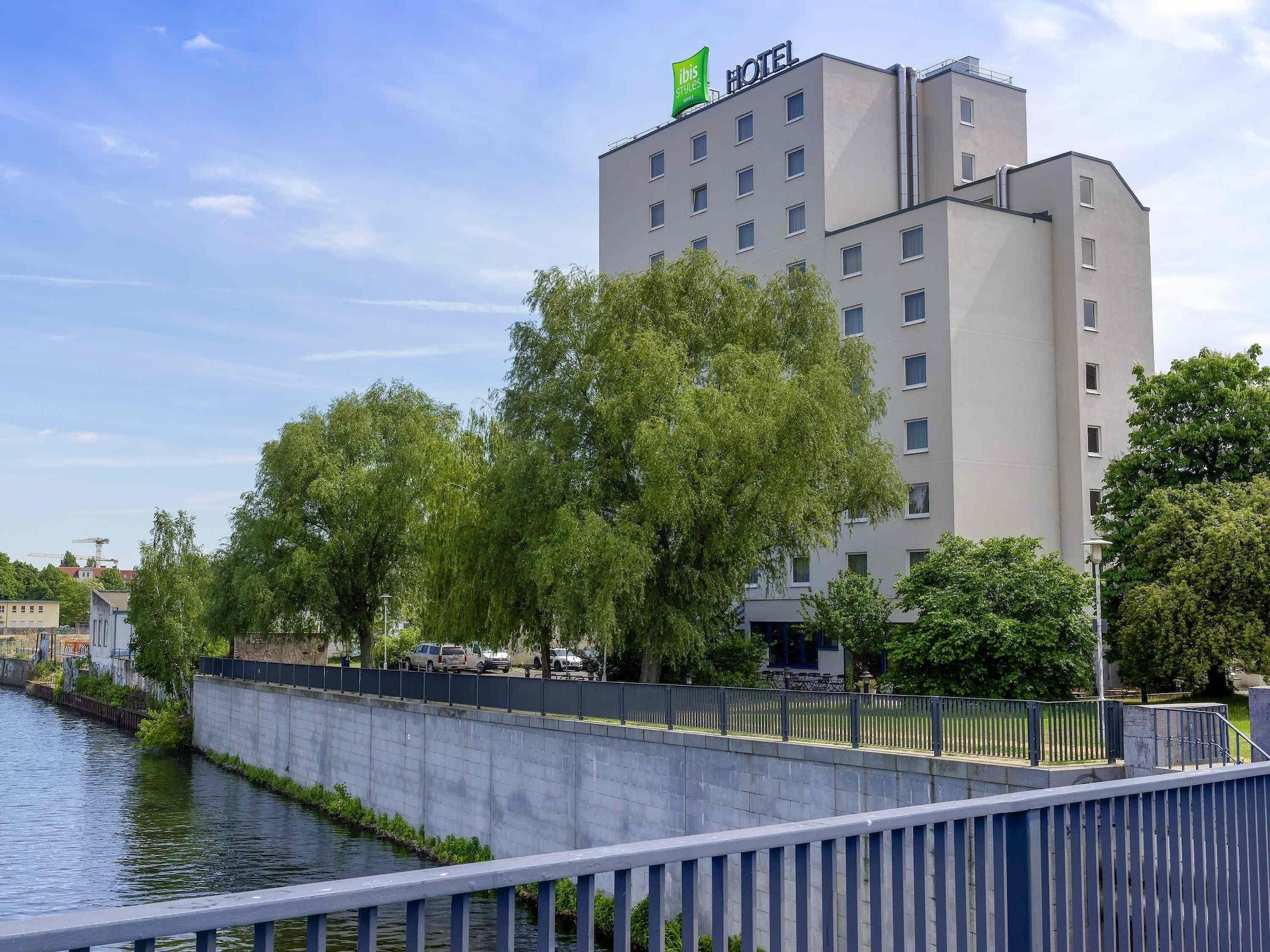 Vista Exterior ibis Styles Berlin Treptow