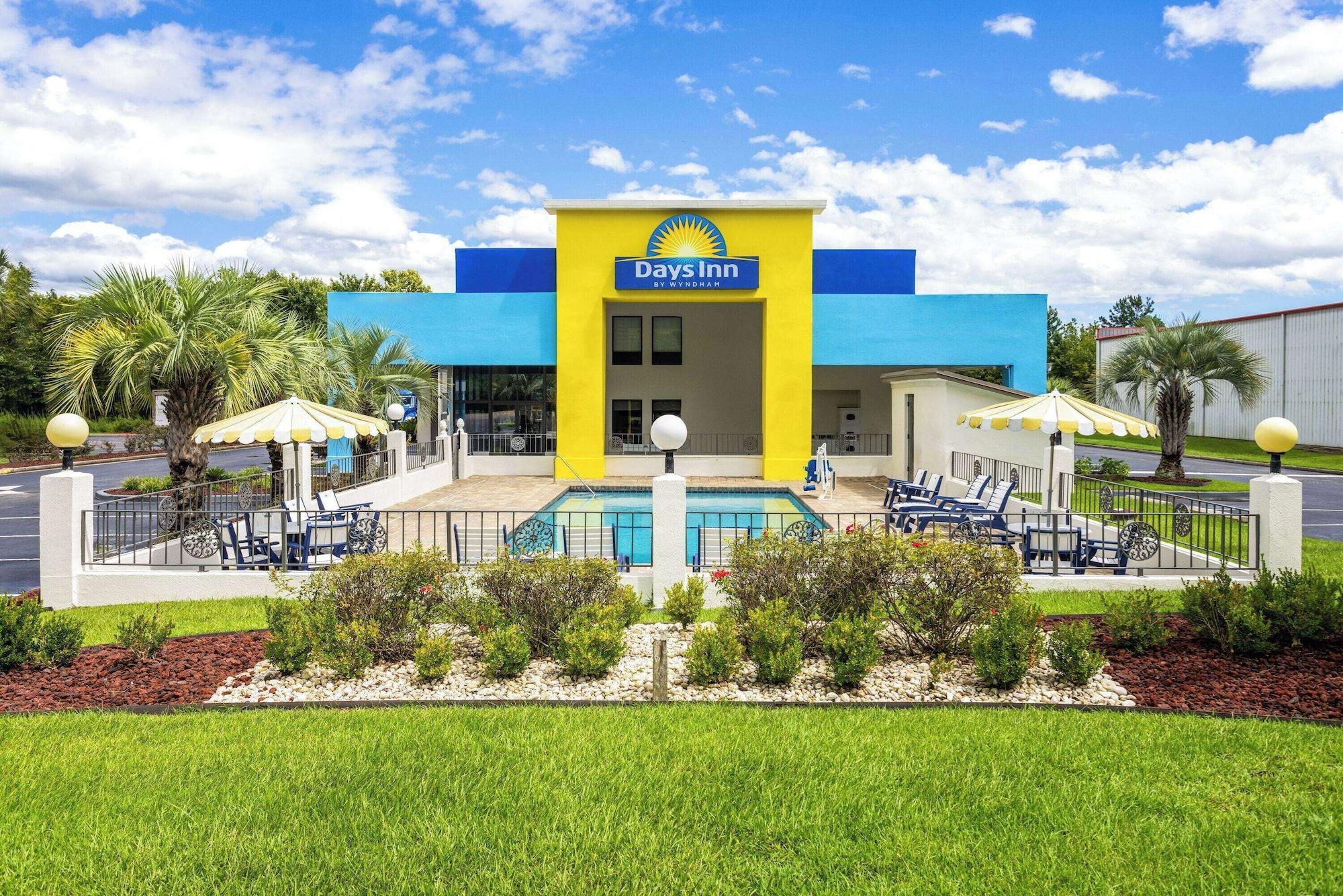 Vista Exterior Days Inn by Wyndham Ladson Summerville Charleston