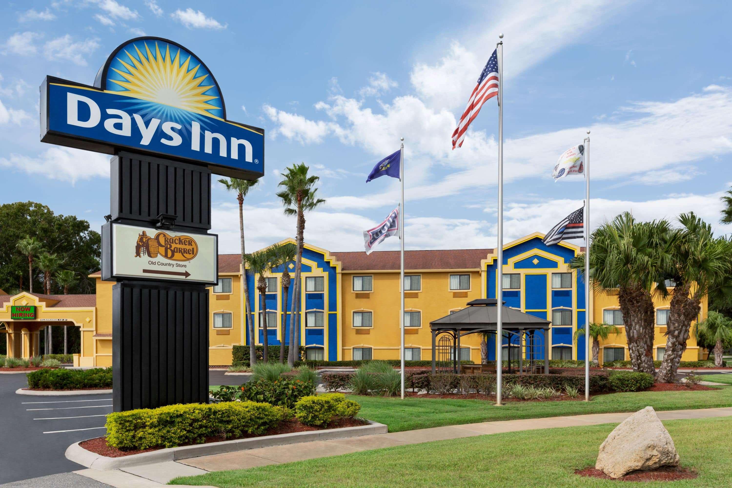 Vista Exterior Days Inn by Wyndham Orange Park/Jacksonville