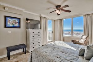 Alquiler Vacacional - Gulf Front Island Princess 201 with Beach Service, Soft Beds and Recliners!