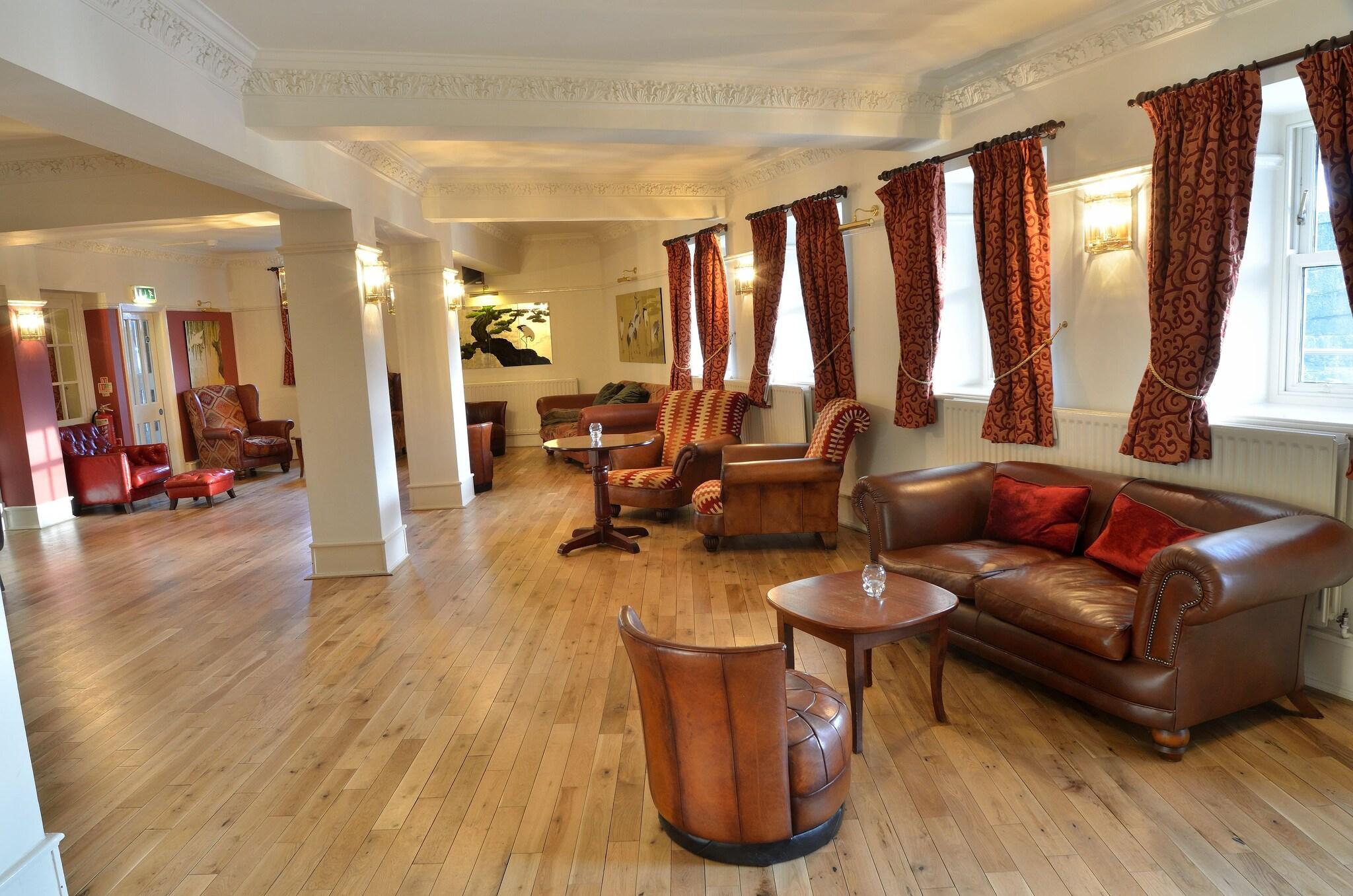 Vista Lobby Riverside Hotel